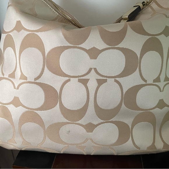 Coach (Limited Edition) Poppy Signature Gold Sateen Shoulder Handbag - Picture 4 of 4